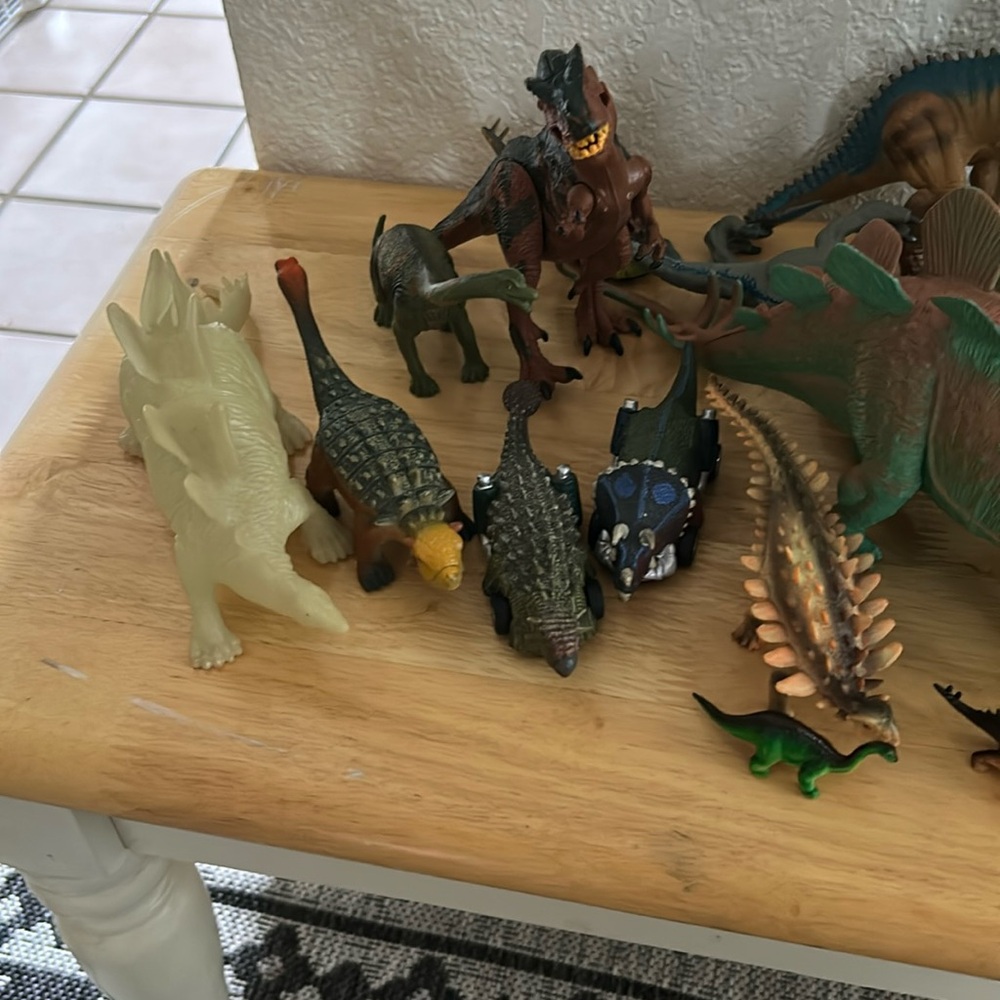 Dinosaur Action Figures - Picture 3 of 4